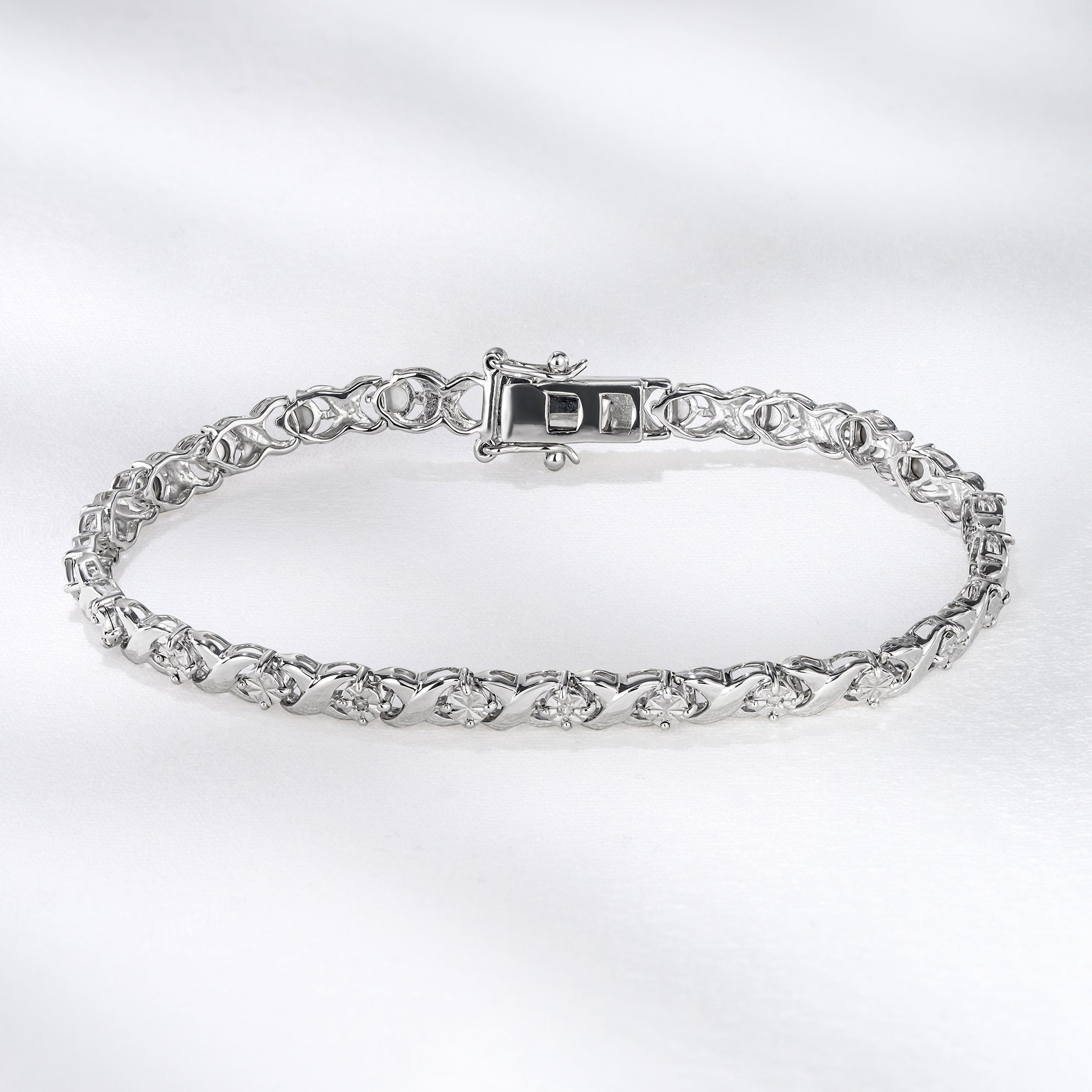Diamond Kisses Bracelet With 0.05ct Set in 925 Silver